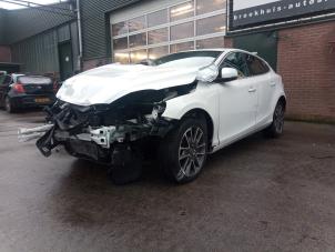 Volvo V40 2.0 D2 16V Épave (2015, Blanc)