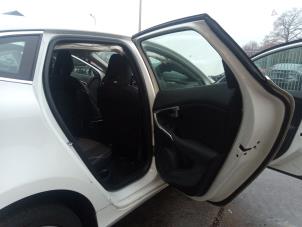 Volvo V40 2.0 D2 16V Épave (2015, Blanc)