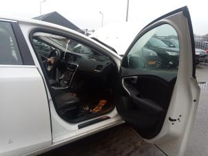 Volvo V40 2.0 D2 16V Épave (2015, Blanc)