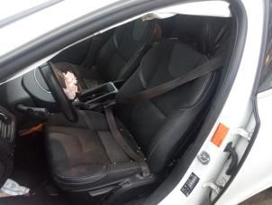 Volvo V40 2.0 D2 16V Épave (2015, Blanc)