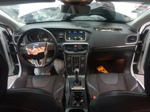 Volvo V40 2.0 D2 16V Épave (2015, Blanc)