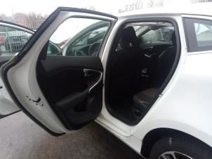 Volvo V40 2.0 D2 16V Épave (2015, Blanc)
