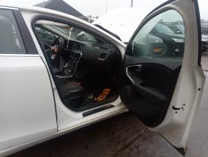 Volvo V40 2.0 D2 16V Épave (2015, Blanc)