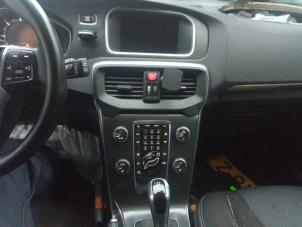 Volvo V40 2.0 D2 16V Épave (2015, Blanc)