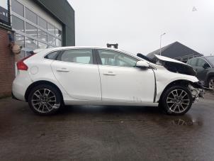 Volvo V40 2.0 D2 16V Épave (2015, Blanc)