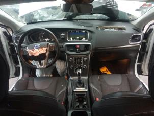 Volvo V40 2.0 D2 16V Épave (2015, Blanc)
