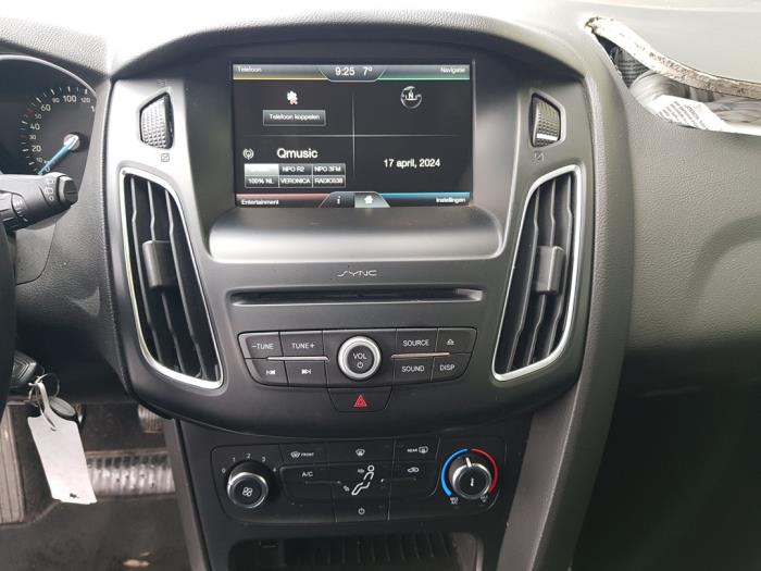 Ford Focus 3 1.0 Ti-VCT EcoBoost 12V 100 Épave (2016, Bleu)