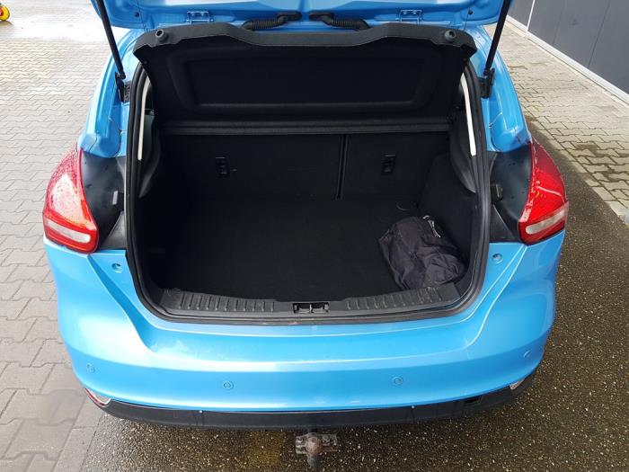 Ford Focus 3 1.0 Ti-VCT EcoBoost 12V 100 Épave (2016, Bleu)