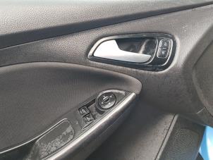 Ford Focus 3 1.0 Ti-VCT EcoBoost 12V 100 Épave (2016, Bleu)