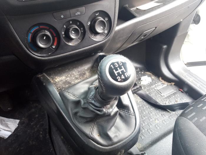 Opel Combo 1.3 CDTI 16V Schrottauto (2018, Weiß)