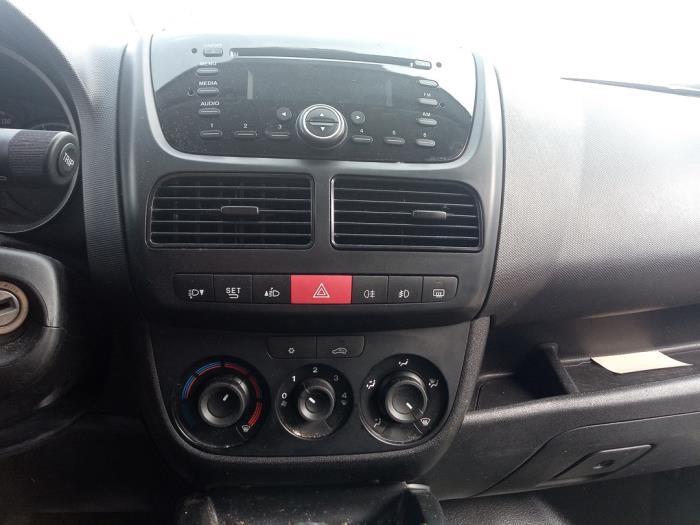 Opel Combo 1.3 CDTI 16V Schrottauto (2018, Weiß)