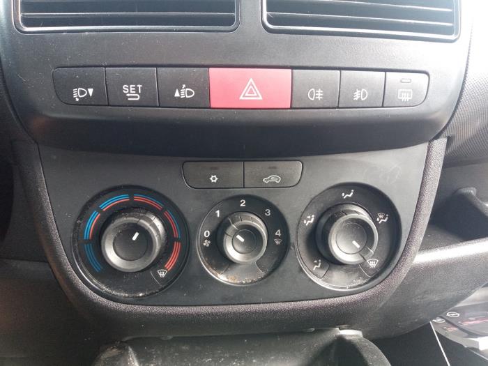 Opel Combo 1.3 CDTI 16V Schrottauto (2018, Weiß)
