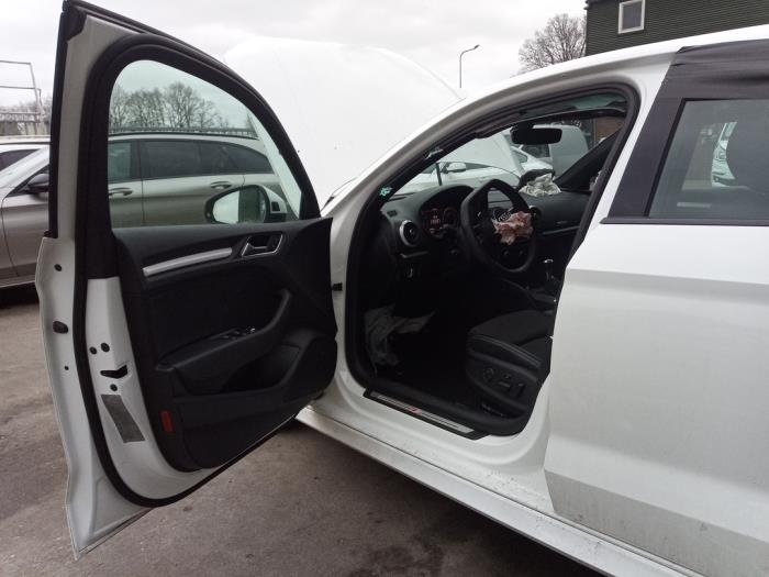 Audi A3 Limousine 1.5 TFSI 16V Samochód złomowany (2019, Bialy)