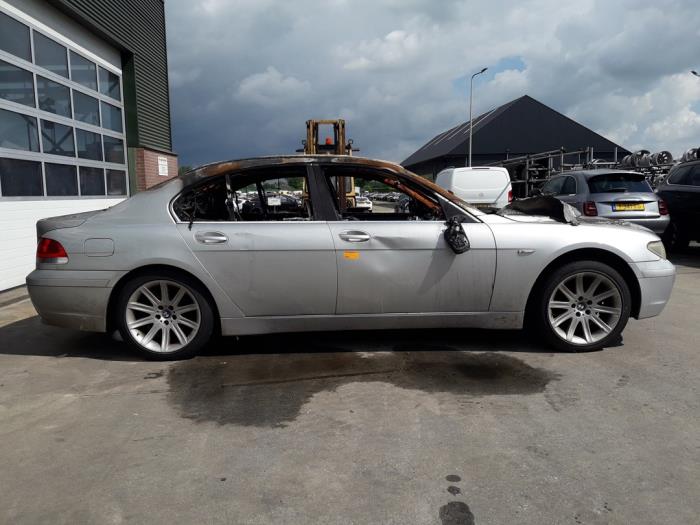 BMW 7 serie 745i,Li 4.4 V8 32V Samochód złomowany (2002, Szary)