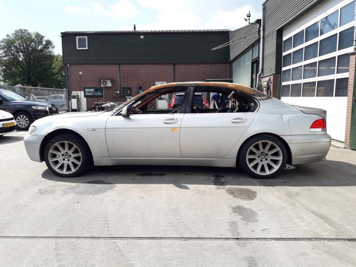 BMW 7 serie 745i,Li 4.4 V8 32V Samochód złomowany (2002, Szary)
