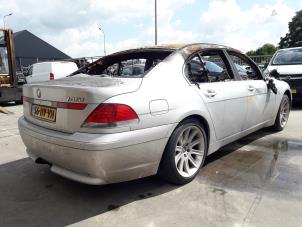 BMW 7 serie 745i,Li 4.4 V8 32V Samochód złomowany (2002, Szary)
