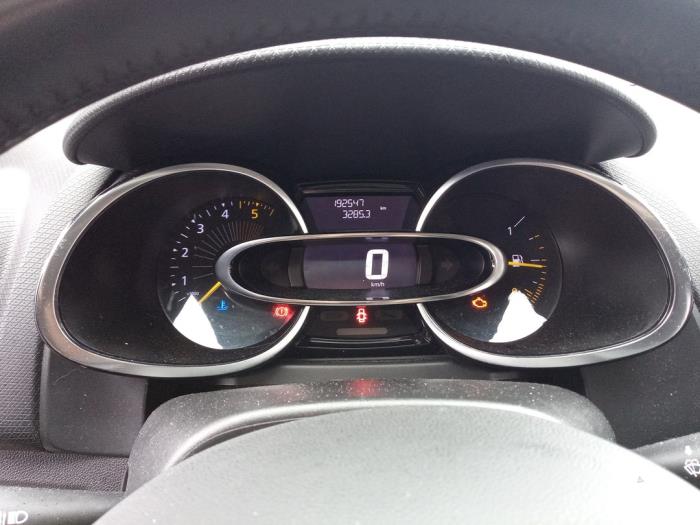 Renault Clio IV 1.5 dCi 90 FAP Épave (2015, Noir)