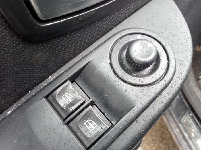 Renault Clio IV 1.5 dCi 90 FAP Épave (2015, Noir)