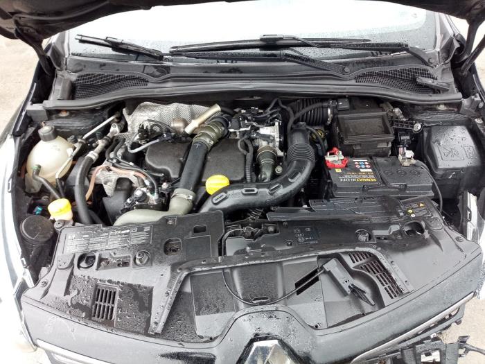 Renault Clio IV 1.5 dCi 90 FAP Épave (2015, Noir)