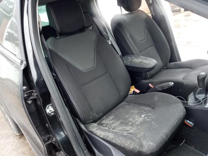 Renault Clio IV 1.5 dCi 90 FAP Épave (2015, Noir)