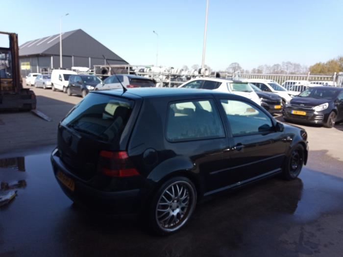 Volkswagen Golf IV 2.0 Samochód złomowany (2000, Czarny)