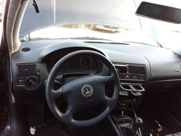 Volkswagen Golf IV 2.0 Samochód złomowany (2000, Czarny)