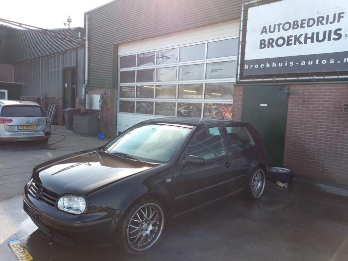 Volkswagen Golf IV 2.0 Samochód złomowany (2000, Czarny)