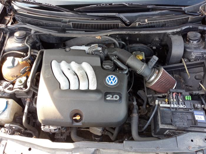 Volkswagen Golf IV 2.0 Samochód złomowany (2000, Czarny)