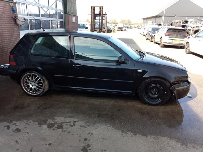 Volkswagen Golf IV 2.0 Samochód złomowany (2000, Czarny)