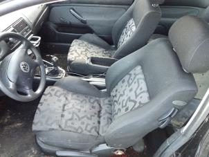 Volkswagen Golf IV 2.0 Samochód złomowany (2000, Czarny)