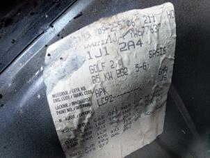 Volkswagen Golf IV 2.0 Samochód złomowany (2000, Czarny)