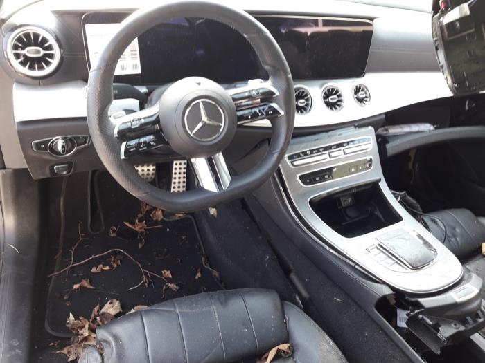 Mercedes E E-200 EQ Boost 2.0 Turbo 16V Samochód złomowany (2020, Szary)