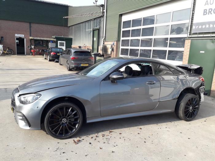 Mercedes E E-200 EQ Boost 2.0 Turbo 16V Samochód złomowany (2020, Szary)