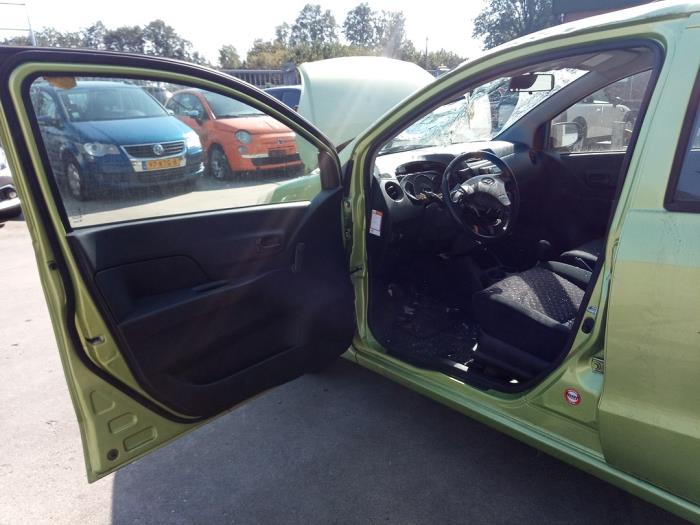 Daihatsu Cuore 1.0 12V DVVT Épave (2010, Vert)