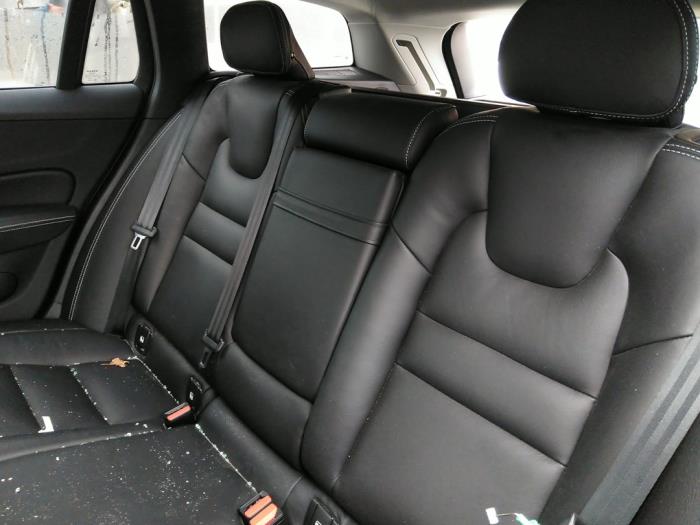 Volvo V60 II 2.0 B3 16V Mild Hybrid Épave (2022, Noir)