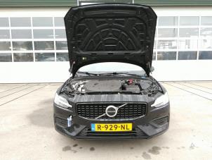 Volvo V60 II 2.0 B3 16V Mild Hybrid Épave (2022, Noir)