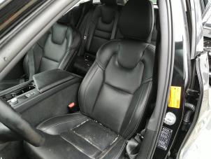 Volvo V60 II 2.0 B3 16V Mild Hybrid Épave (2022, Noir)