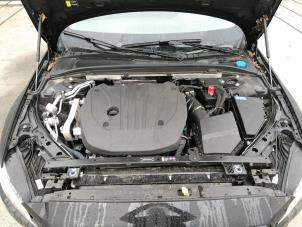 Volvo V60 II 2.0 B3 16V Mild Hybrid Épave (2022, Noir)