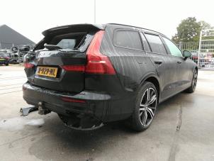 Volvo V60 II 2.0 B3 16V Mild Hybrid Épave (2022, Noir)