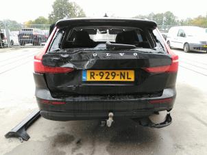 Volvo V60 II 2.0 B3 16V Mild Hybrid Épave (2022, Noir)