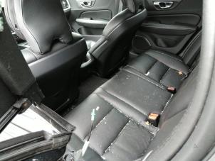 Volvo V60 II 2.0 B3 16V Mild Hybrid Épave (2022, Noir)