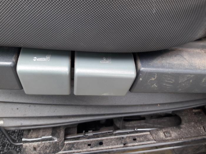 Renault Master III 2.3 dCi 135 16V FWD Vehículo de desguace (2015, Inox, Hierro, Amarillo)