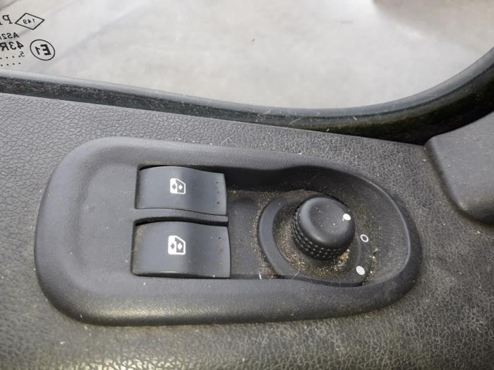 Renault Master III 2.3 dCi 135 16V FWD Vehículo de desguace (2015, Inox, Hierro, Amarillo)