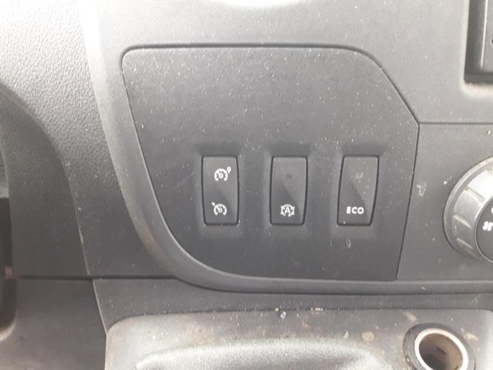 Renault Master III 2.3 dCi 135 16V FWD Vehículo de desguace (2015, Inox, Hierro, Amarillo)