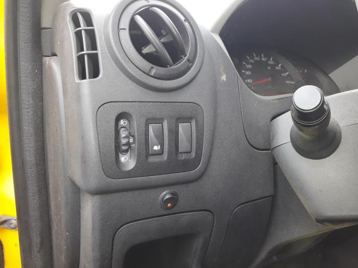 Renault Master III 2.3 dCi 135 16V FWD Vehículo de desguace (2015, Inox, Hierro, Amarillo)