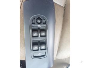 Landrover Freelander II 2.2 tD4 16V Épave (2012, Granit)