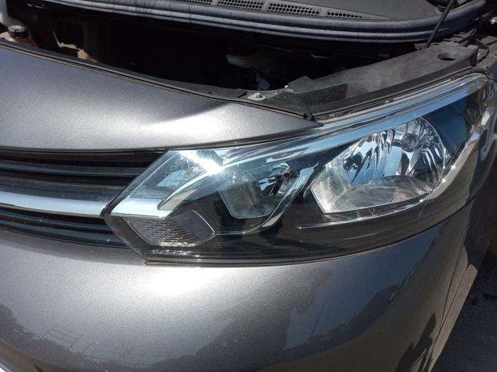 Toyota ProAce 1.6 D-4D 115 16V Worker Vehículo de desguace (2018, Gris)