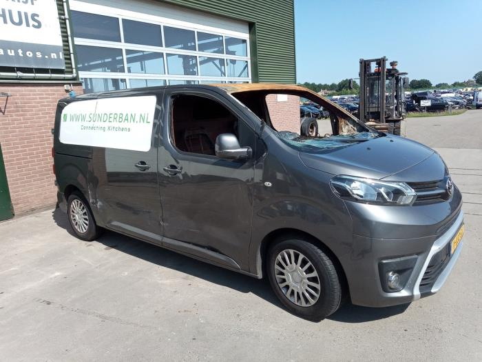 Toyota ProAce 1.6 D-4D 115 16V Worker Vehículo de desguace (2018, Gris)