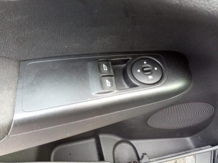 Ford Transit Courier 1.5 TDCi 75 Vehículo de desguace (2019, Negro)