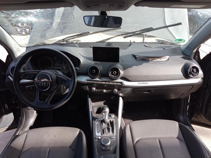 Audi Q2 1.0 30 TFSI 12V Samochód złomowany (2019, Szary)